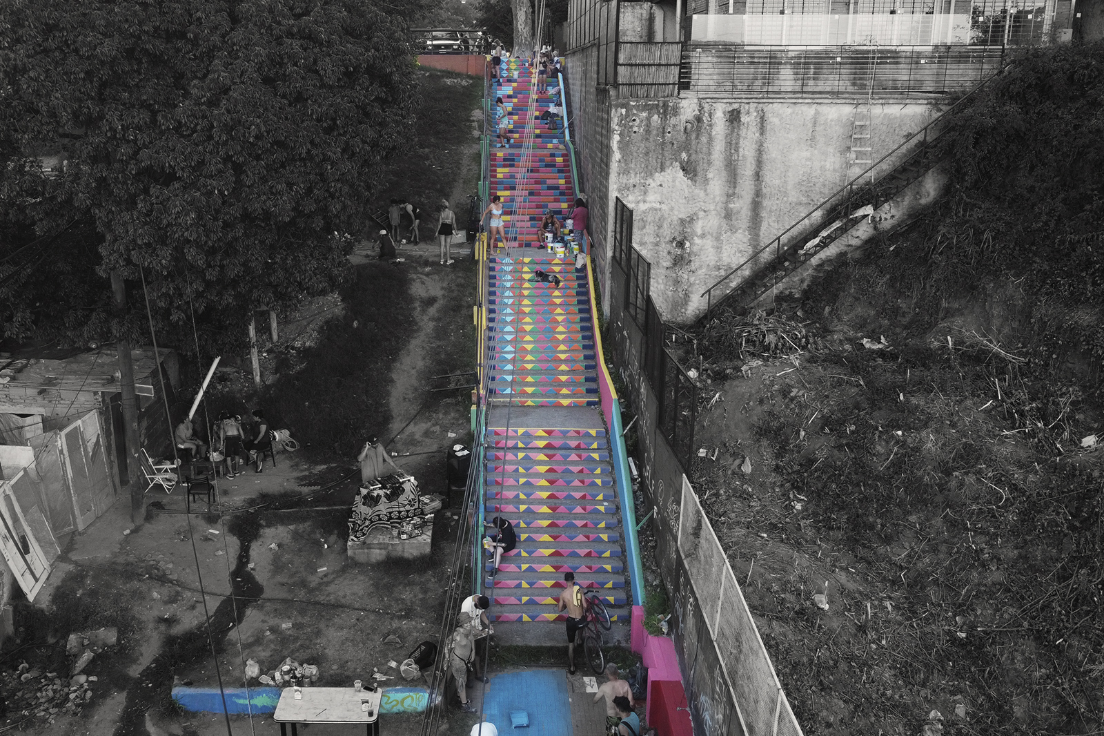 La Escalera de Selarón rosarina: pintar para transformar a través de la experiencia colectiva en barrio Los Pescadores