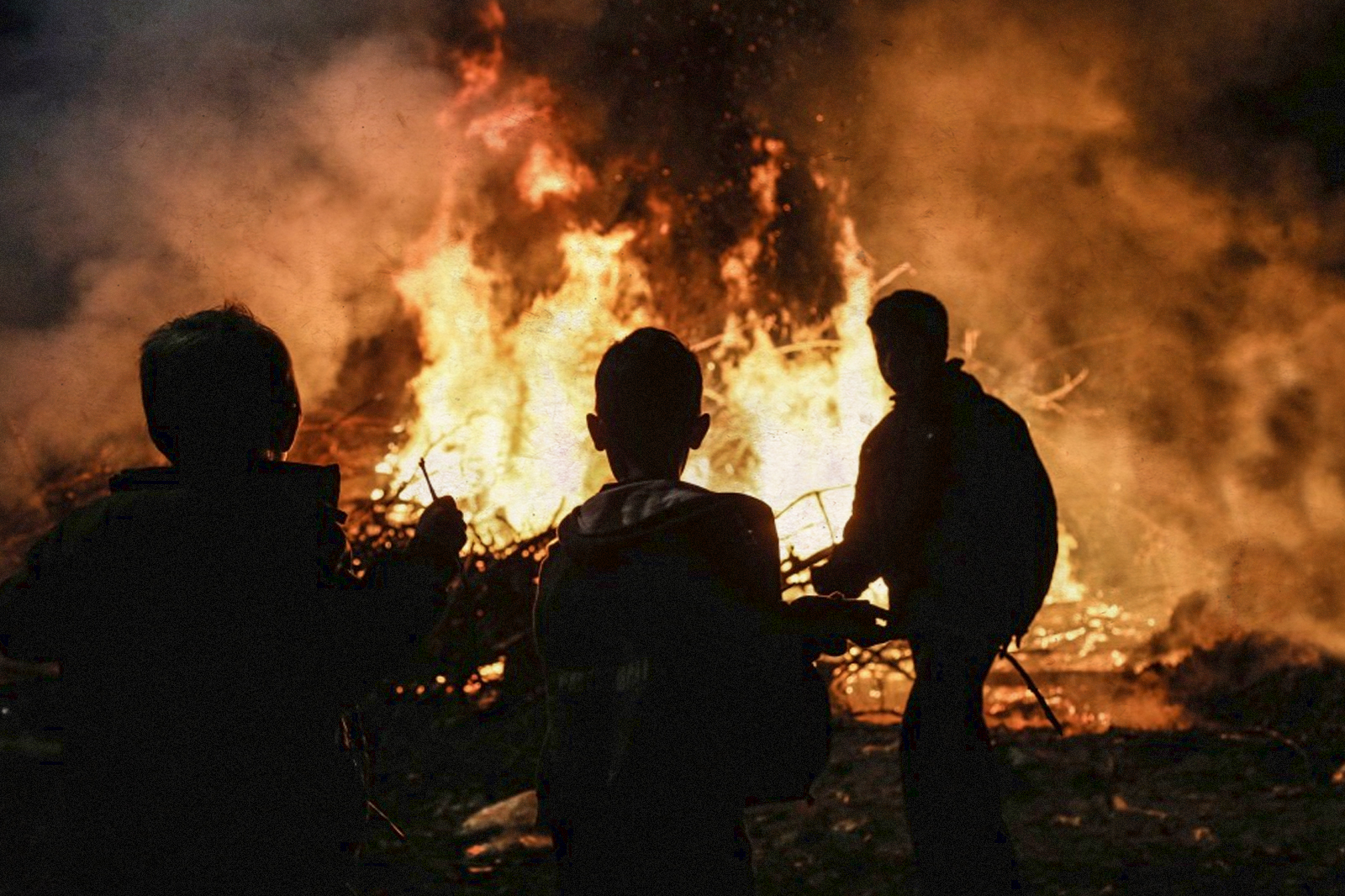 La Fogata de San Pedro y San Pablo, la tradición que cada invierno reúne a Rosario alrededor del fuego